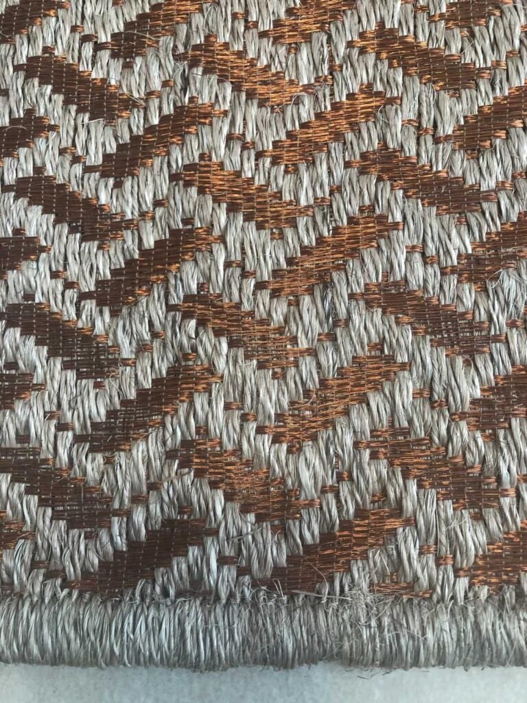 Muestra de tapete tejido en fique + cobre